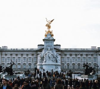 Changing of the Guard at Buckingham Palace Guided Walking Tour – Semi-Private